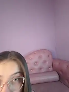 Snapshot of EmmaValencia_ chatting on February 14, 2026, 4:34 am EmmaValencia online show from February 14, 2026, 4:34 am