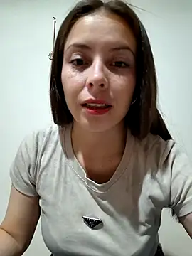 Snapshot of EmmaValencia_ chatting on October 21, 2025, 4:45 am EmmaValencia online show from October 21, 2025, 4:45 am