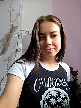 Snapshot of EmmaValencia_ chatting on November 6, 2025, 7:29 pm EmmaValencia online show from November 6, 2025, 7:29 pm