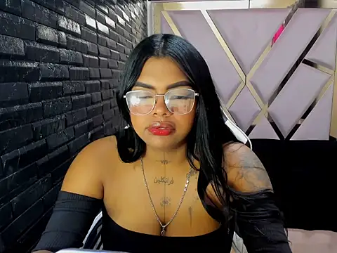 Snapshot of ParisBustamanterx chatting on October 19, 2025, 4:04 am ParisBustamanterx online show from October 19, 2025, 4:04 am