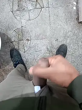 Snapshot of SlipperyRebound0 chatting on November 18, 2025, 3:04 pm SlipperyRebound0 online show from November 18, 2025, 3:04 pm