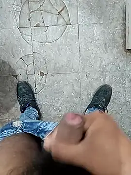 Snapshot of SlipperyRebound0 chatting on November 20, 2025, 5:02 pm SlipperyRebound0 online show from November 20, 2025, 5:02 pm