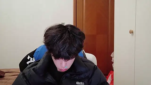 hangzi-0011 online show from November 30, 2025, 10:49 am