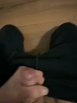 Snapshot of heet1998 chatting on March 5, 2026, 12:13 pm heet1998 online show from March 5, 2026, 12:13 pm