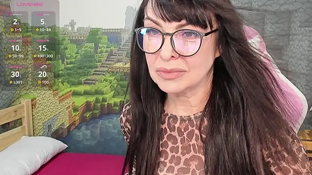 LindaRomero online show from November 12, 2025, 10:41 am