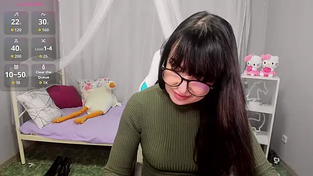 LindaRomero online show from November 4, 2025, 9:57 am