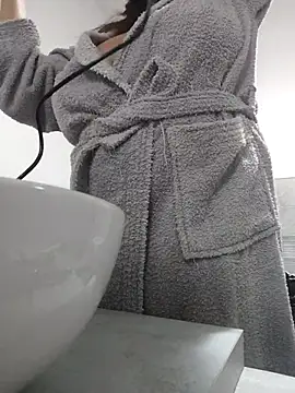 sexyguenda online show from November 17, 2025, 9:08 pm