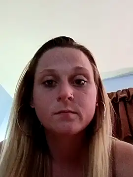 Queen2454 online show from April 24, 2026, 10:17 am