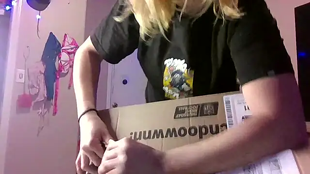 Queen2454 online show from October 12, 2025, 10:00 pm