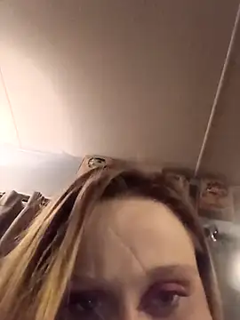 Queen2454 online show from February 27, 2026, 12:16 pm