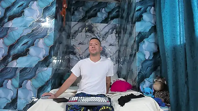 celesteyorucso1 online show from October 14, 2025, 9:47 pm