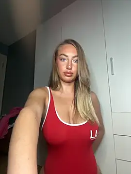 Snapshot of Cecebunnyy chatting on September 29, 2025, 8:03 pm Cecebunnyy online show from September 29, 2025, 8:03 pm