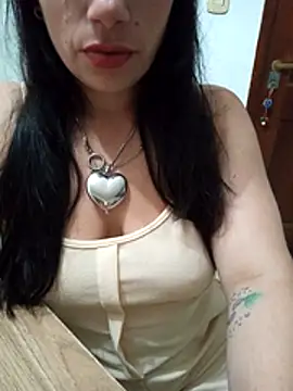 Amarteverdaderamente online show from December 4, 2025, 3:16 am