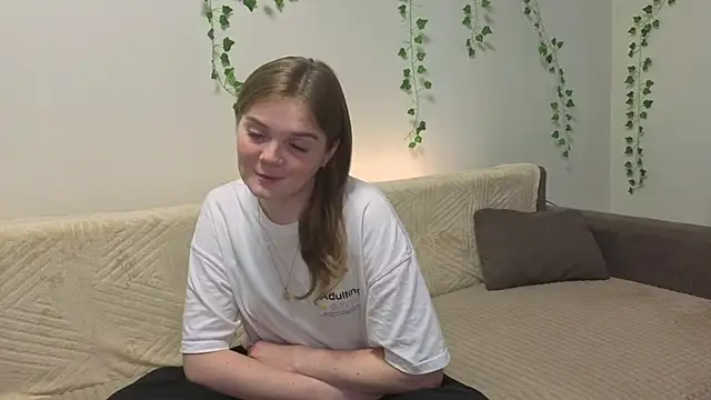 AddieRozo online show from October 6, 2025, 8:04 am