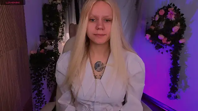 kitten murray  online show from November 26, 2025, 5:40 am