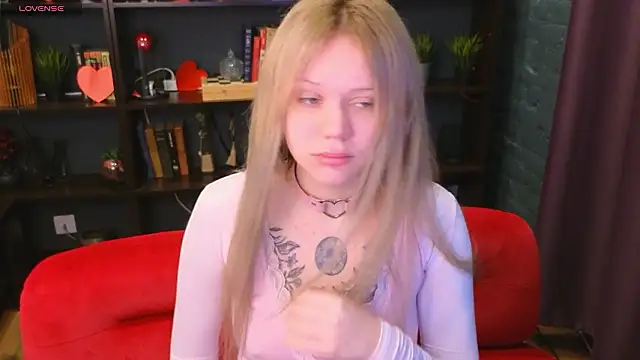 kitten murray  online show from February 15, 2026, 5:41 am