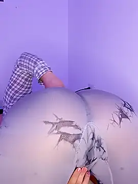 Honey Alix online show from October 7, 2025, 6:14 am