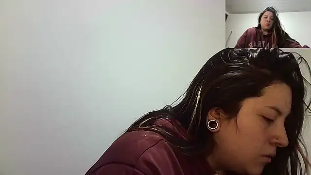 Honey Alix online show from November 15, 2025, 7:01 am