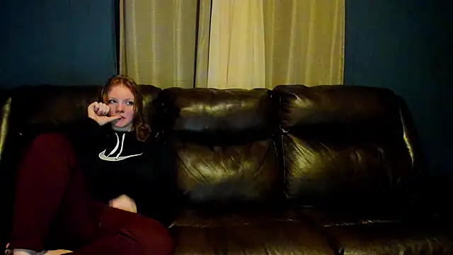 Snapshot of LoversUnleashedXO chatting on October 7, 2025, 3:40 am LoversUnleashedXO online show from October 7, 2025, 3:40 am