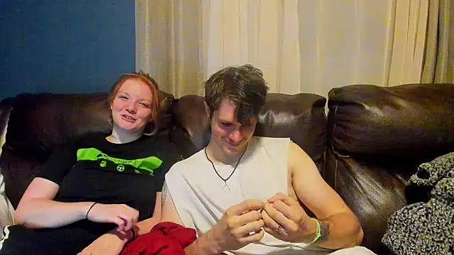 Snapshot of LoversUnleashedXO chatting on October 19, 2025, 4:15 am LoversUnleashedXO online show from October 19, 2025, 4:15 am