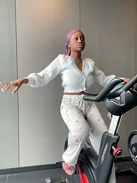 tia   fox online show from February 5, 2026, 4:03 pm