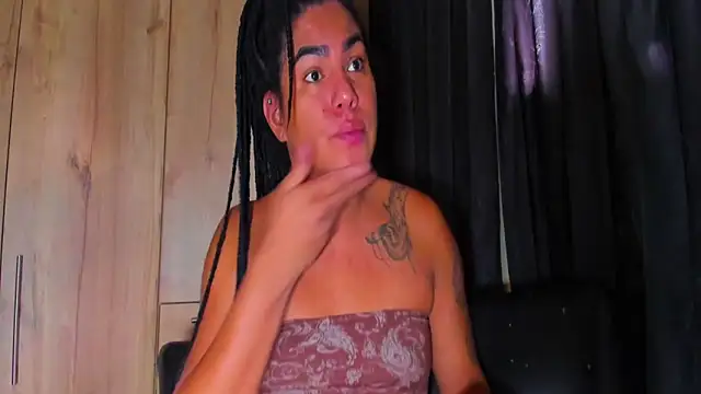 RobertaxGutierrez online show from April 11, 2026, 8:45 pm