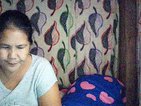 Snapshot of milagrose_rose chatting on October 5, 2025, 10:06 am milagrose rose online show from October 5, 2025, 10:06 am