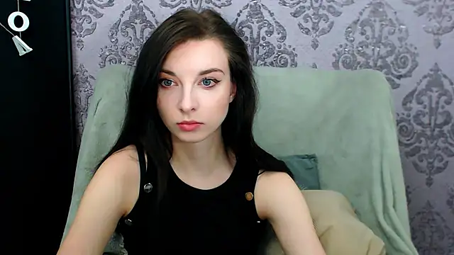 DominantLuna online show from May 4, 2026, 7:17 pm