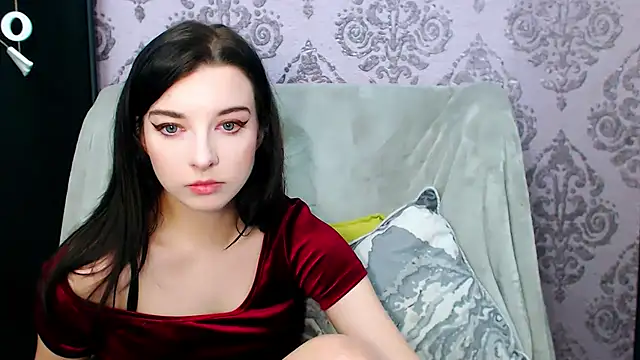 DominantLuna online show from December 17, 2025, 8:58 pm