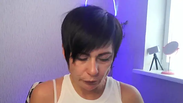 Ashley Brookss online show from November 10, 2025, 10:53 am