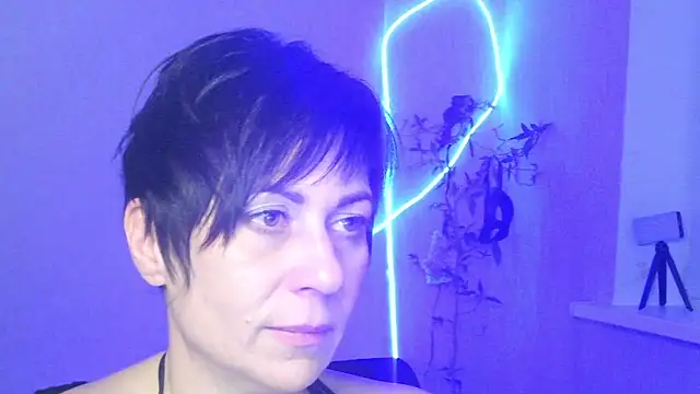 Ashley Brookss online show from November 8, 2025, 10:13 pm