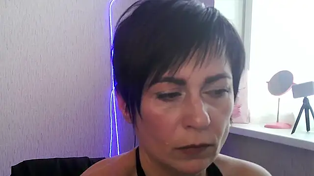 Ashley Brookss online show from November 11, 2025, 9:48 am