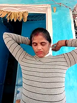 Mohni cute online show from December 5, 2025, 7:18 am