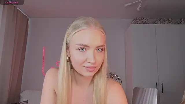 Snapshot of TessaGrays chatting on February 21, 2026, 8:38 am TessaGrays online show from February 21, 2026, 8:38 am