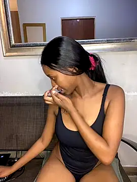 Snapshot of Sirah1 chatting on October 19, 2025, 12:35 am Sirah1 online show from October 19, 2025, 12:35 am