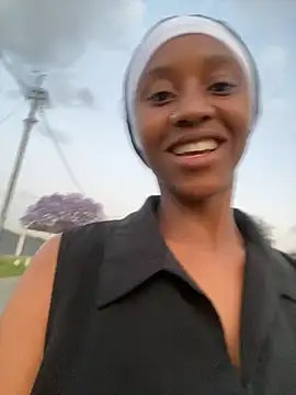 Snapshot of Sirah1 chatting on October 21, 2025, 4:28 pm Sirah1 online show from October 21, 2025, 4:28 pm