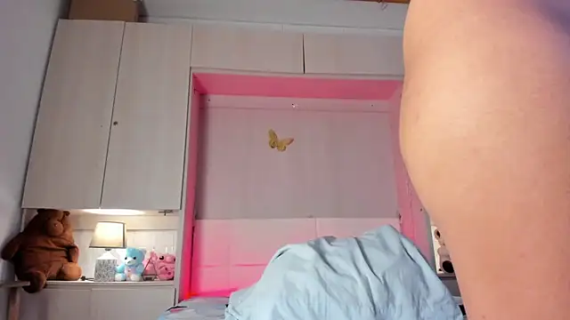Snapshot of ChloeWiillow chatting on May 27, 2026, 12:01 pm ChloeWiillow online show from May 27, 2026, 12:01 pm