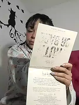 Snapshot of Valentina_Squirt- chatting on November 20, 2025, 9:21 am Valentina Squirt- online show from November 20, 2025, 9:21 am