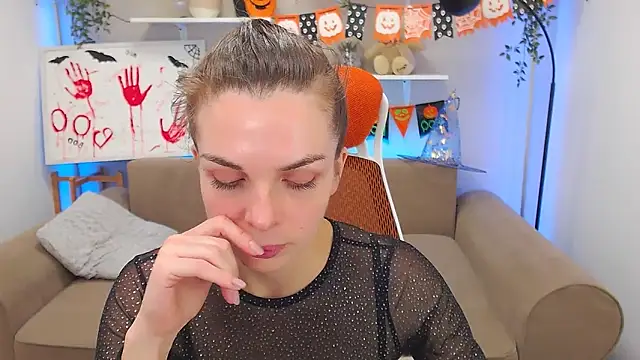 Snapshot of Sophiia_Starr chatting on October 18, 2025, 5:37 pm Sophiia Starr online show from October 18, 2025, 5:37 pm