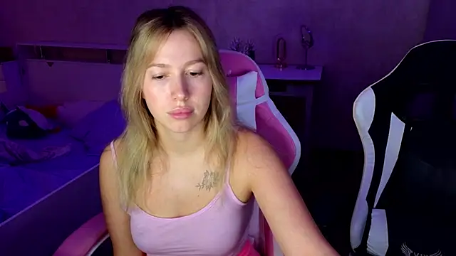 Snapshot of stefany_and_bettany chatting on November 13, 2025, 11:36 am stefany and bettany online show from November 13, 2025, 11:36 am