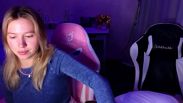 Snapshot of stefany_and_bettany chatting on December 1, 2025, 7:37 pm stefany and bettany online show from December 1, 2025, 7:37 pm