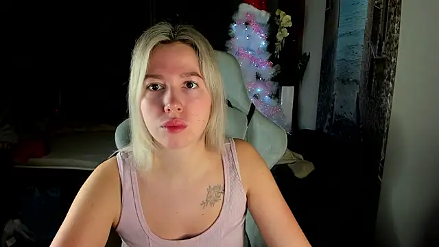 Snapshot of stefany_and_bettany chatting on January 19, 2026, 4:27 am stefany and bettany online show from January 19, 2026, 4:27 am