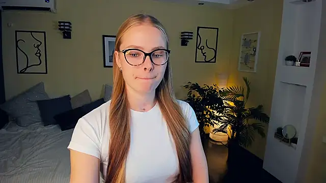 LibbyVenzeio online show from October 26, 2025, 7:09 am