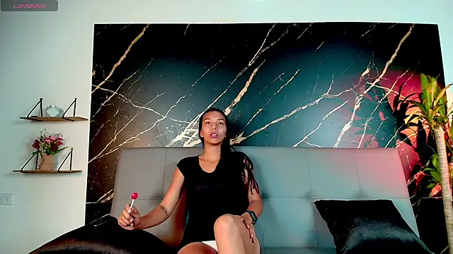 roxy blake  online show from October 1, 2025, 2:10 pm