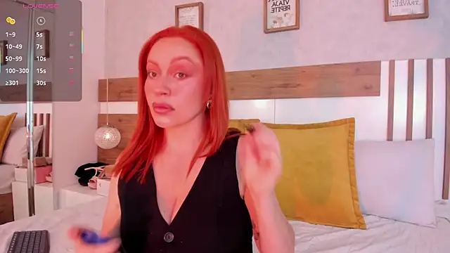 LucianaWainN online show from November 19, 2025, 1:44 pm