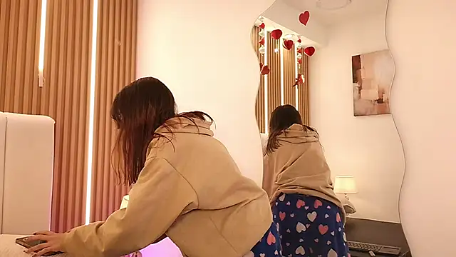 MarinetteLux online show from February 27, 2026, 1:00 pm