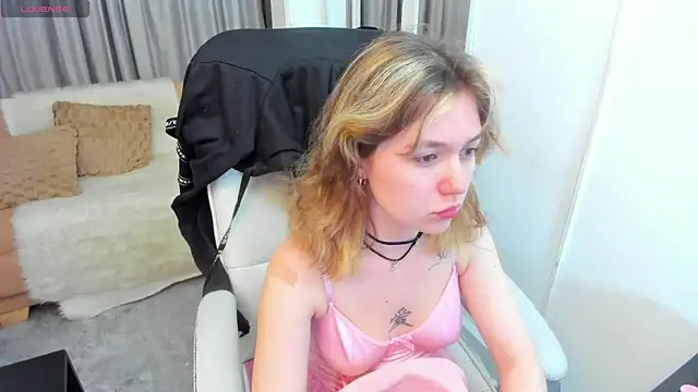 Lucia Copper online show from December 15, 2025, 12:00 pm