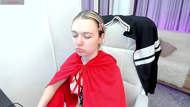 Lucia Copper online show from October 31, 2025, 12:02 pm