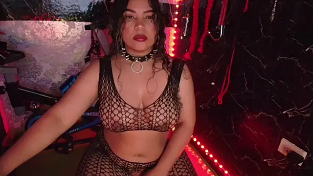 scarlet queen   online show from November 14, 2025, 7:50 pm