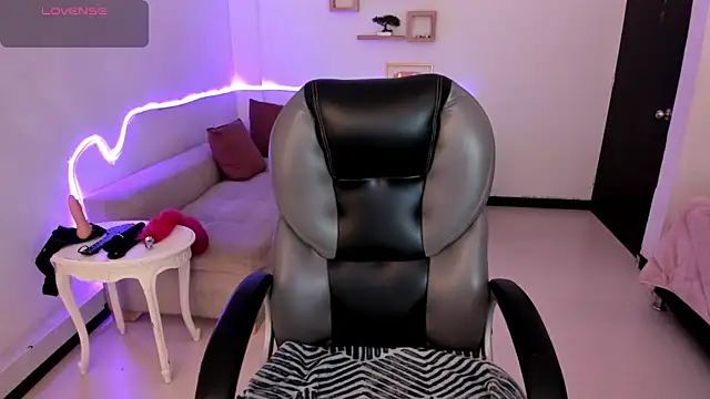 Scarlett  Cooper   online show from November 7, 2025, 12:42 pm